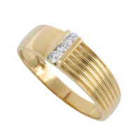 18 carat gold ring with diamonds