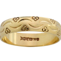 Vintage 18 carat wedding band with motif