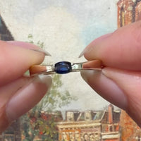 Single stone sapphire ring