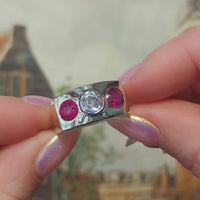 18 karaat gouden ring met een oud Europees geslepen diamant en synthetisch robijn