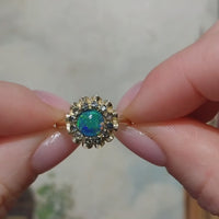 Opaal doublet en saffieren cluster ring