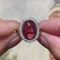 Witgouden ring met cabouchon geslepen toermalijn en diamant