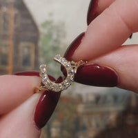 Gouden hoefijzer ring met oud geslepen diamanten