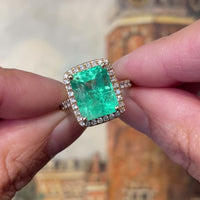 Smaragd en diamanten ring in 18 karaat goud