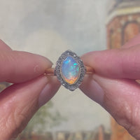 Victoriaanse ring met opaal en roos geslepen diamanten