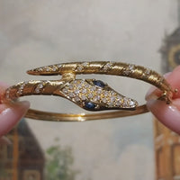 18 karaat gouden slangenarmband met diamanten en saffieren