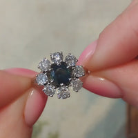 14 karaat witgouden entourage ring met saffier en diamant