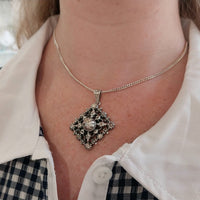 Roos diamanten hanger van zilver