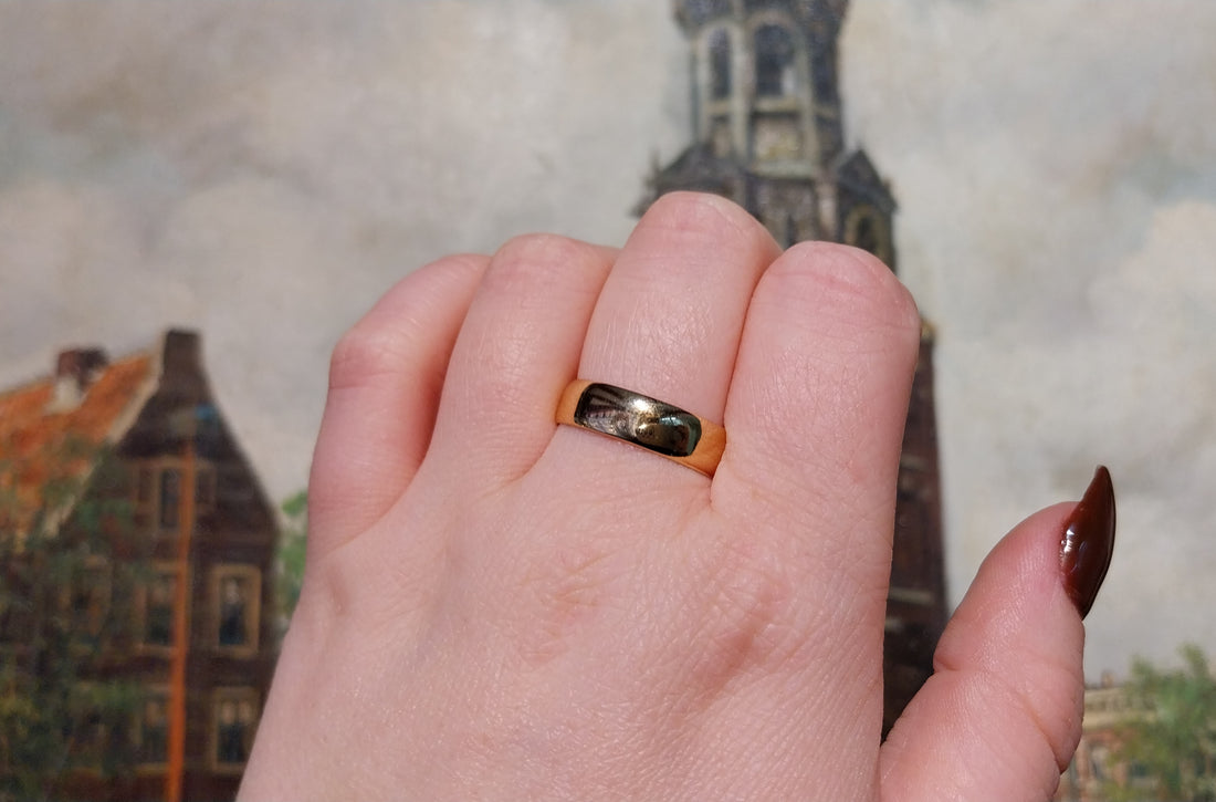 18 carat gold band from 1939-wedding rings-The Antique Ring Shop