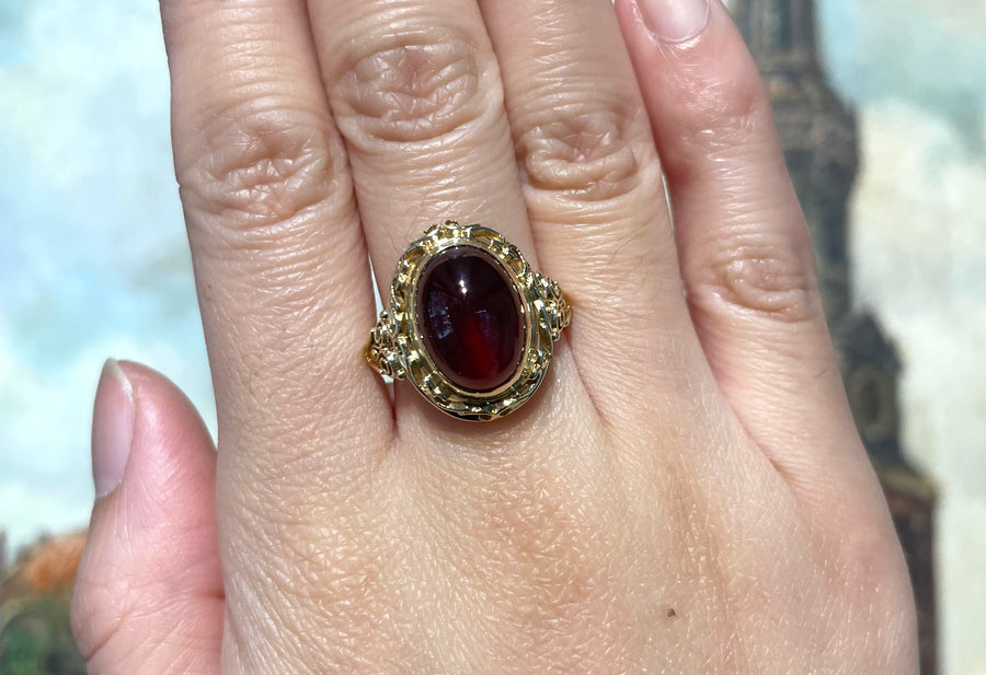 Vintage cabochon garnet ring in 14 carat gold-Vintage Rings-The Antique Ring Shop