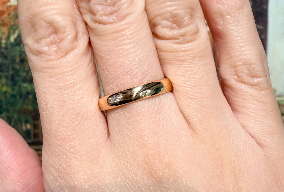 Victorian 18 carat gold wedding band from 1899