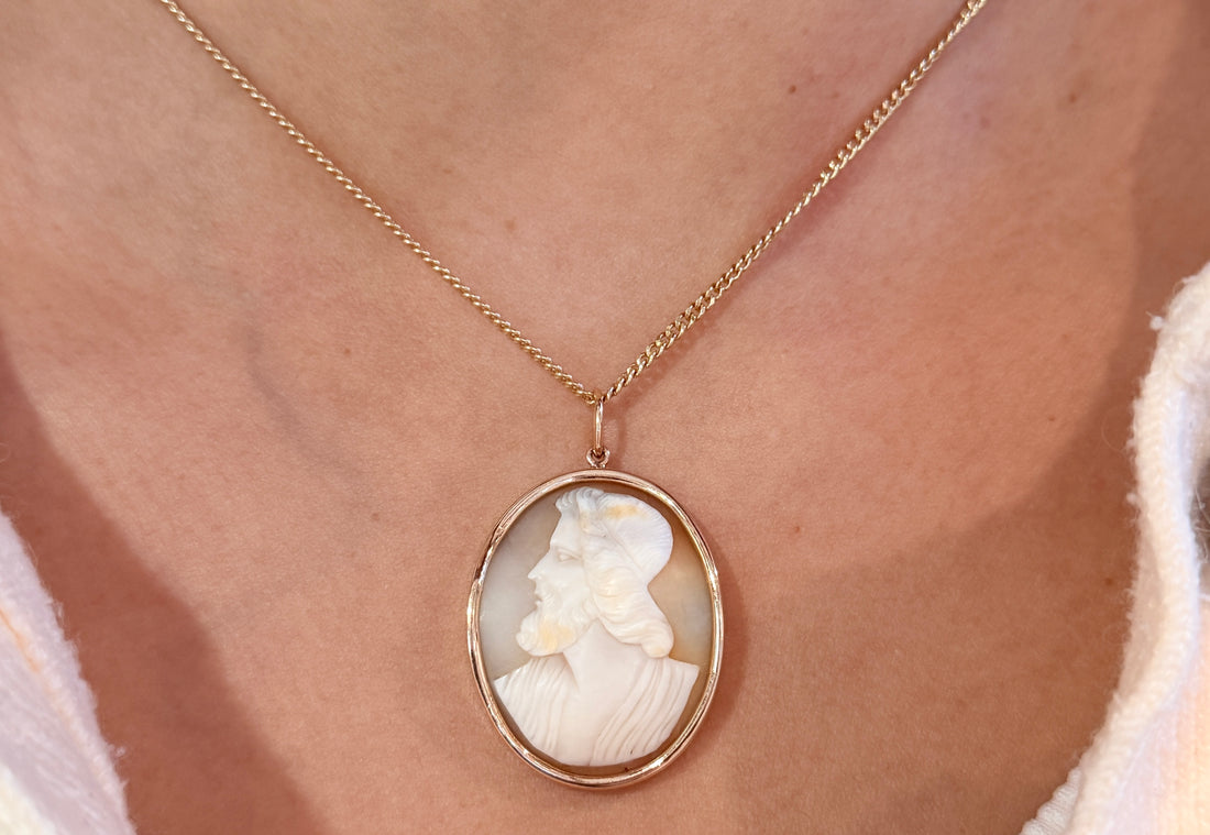 Vintage cameo pendant in 14 carat gold-Pendants-The Antique Ring Shop