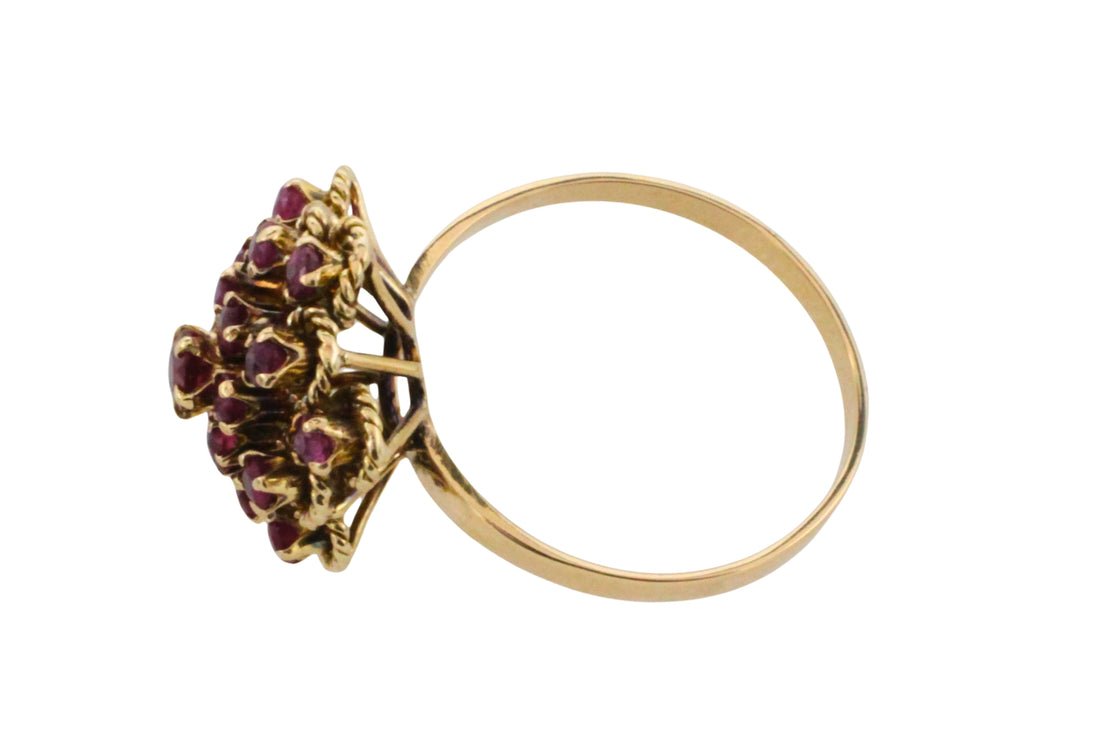 Ruby cluster ring in 18 carat gold