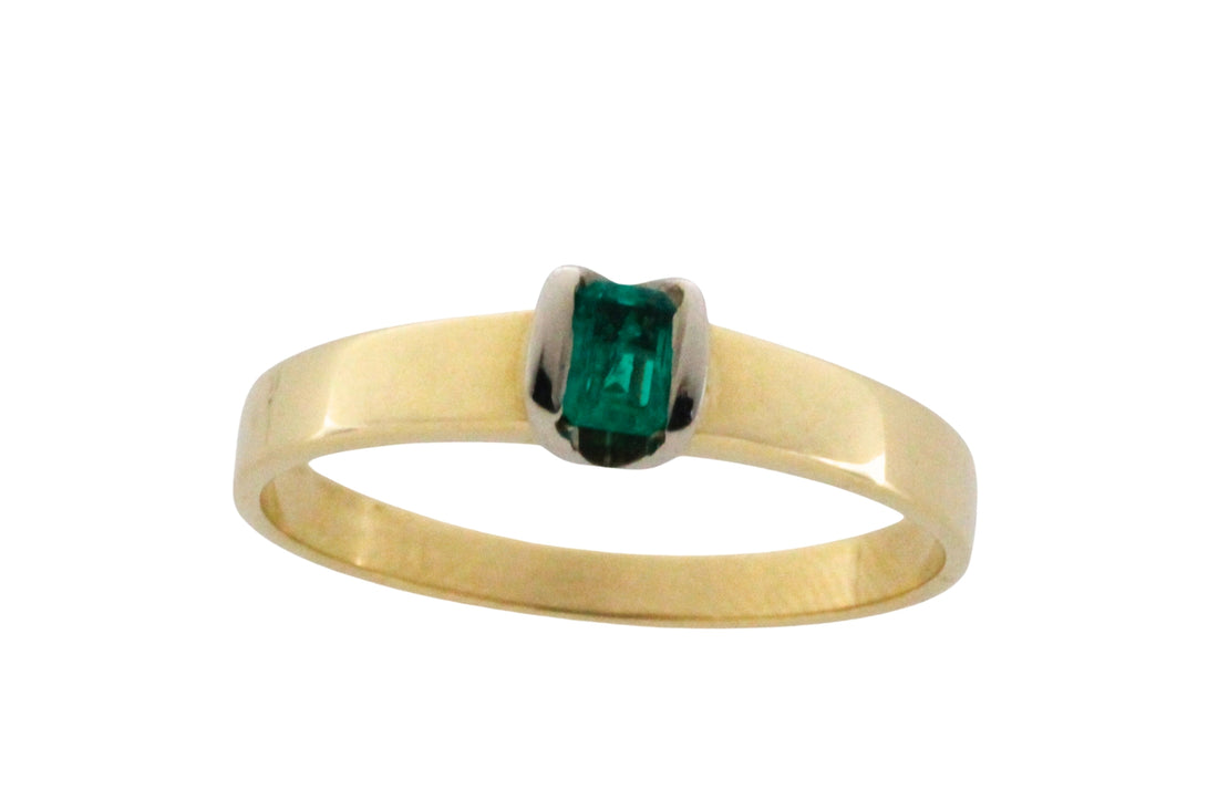 Emerald ring in 14 carat gold-Vintage Rings-The Antique Ring Shop
