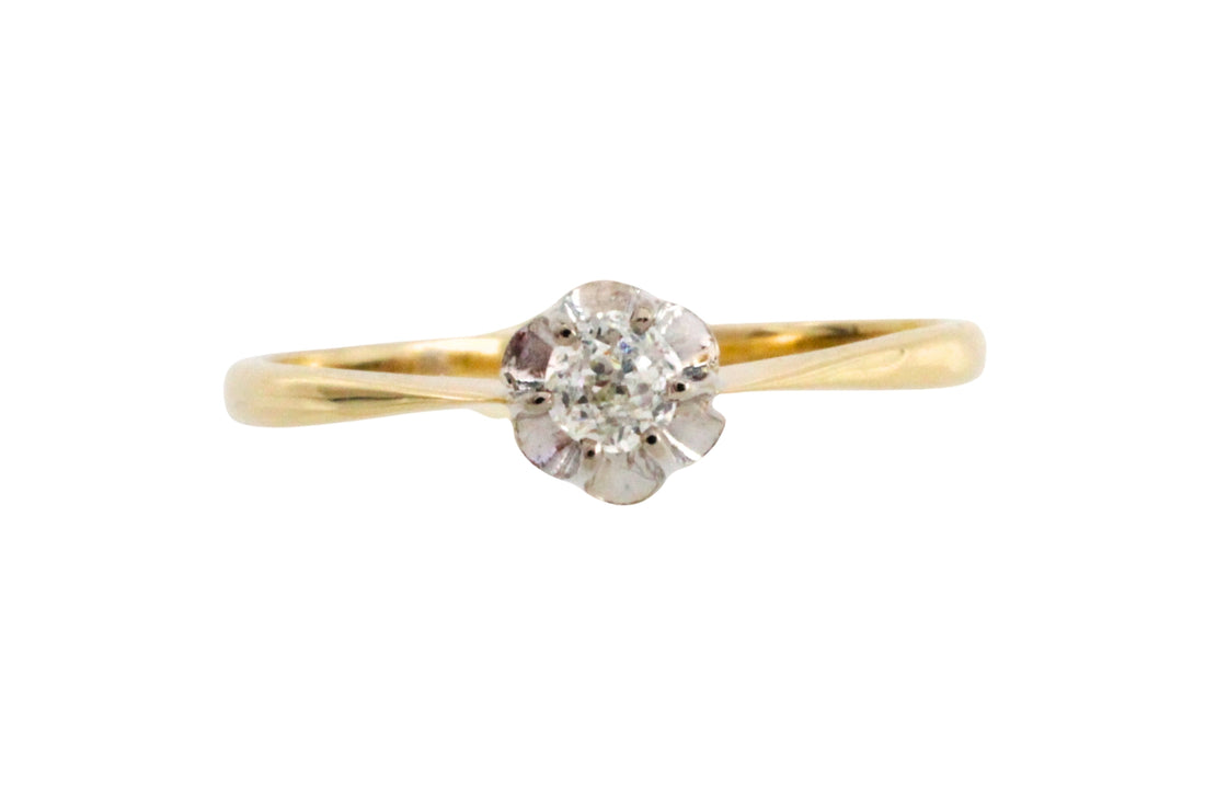 Diamond solitaire ring in 14 carat gold