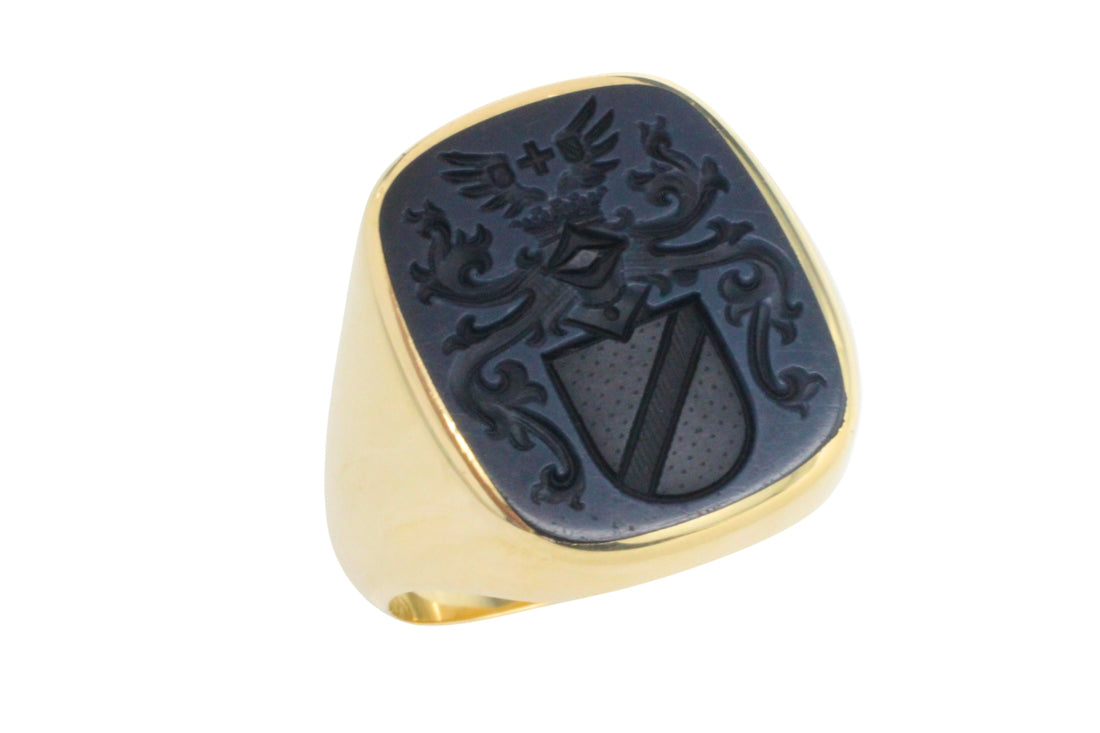 Vintage signet agate intaglio ring in 14 carat gold