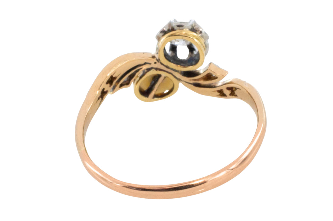 Pearl and diamond Toi et Moi ring in 18 carat gold