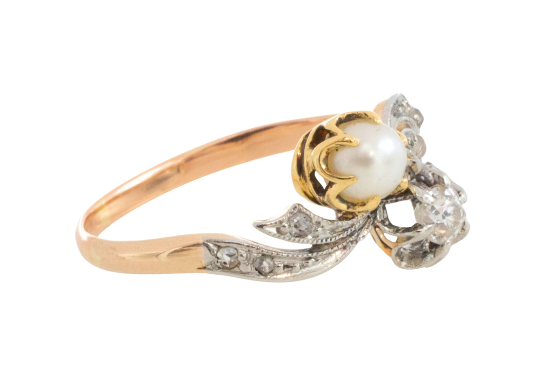 Pearl and diamond Toi et Moi ring in 18 carat gold