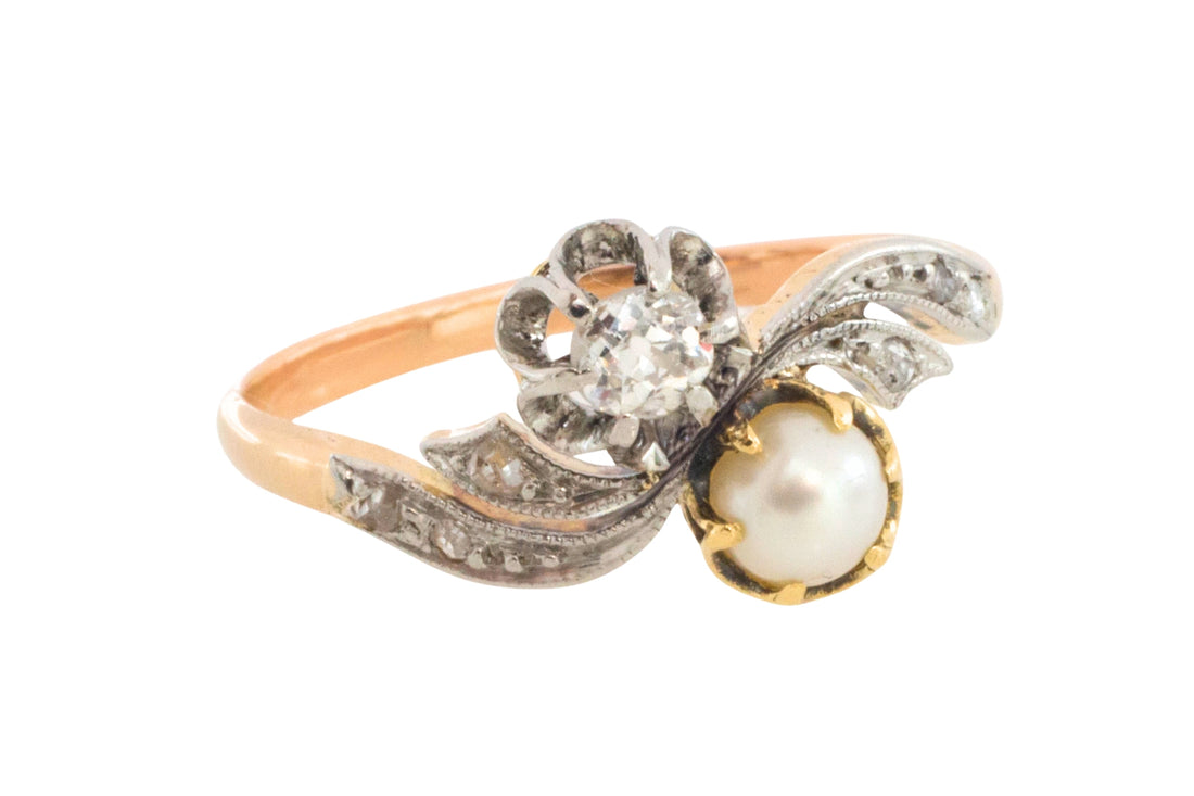 Pearl and diamond Toi et Moi ring in 18 carat gold