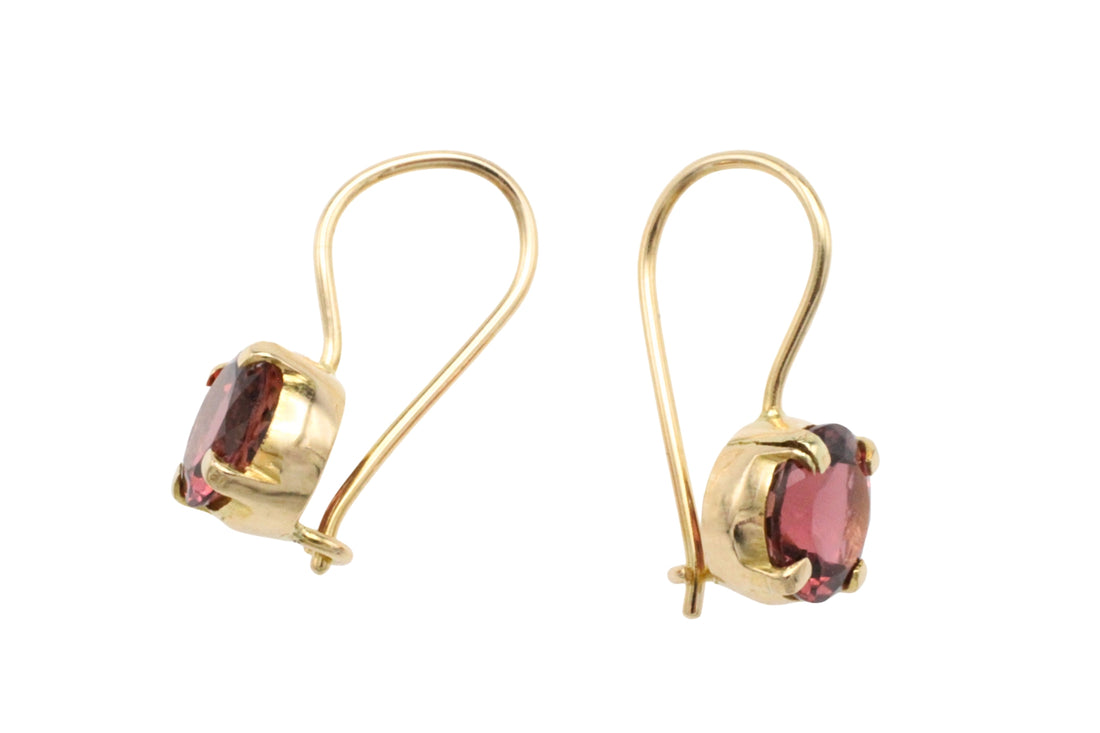 Garnet earrings in 14 carat gold