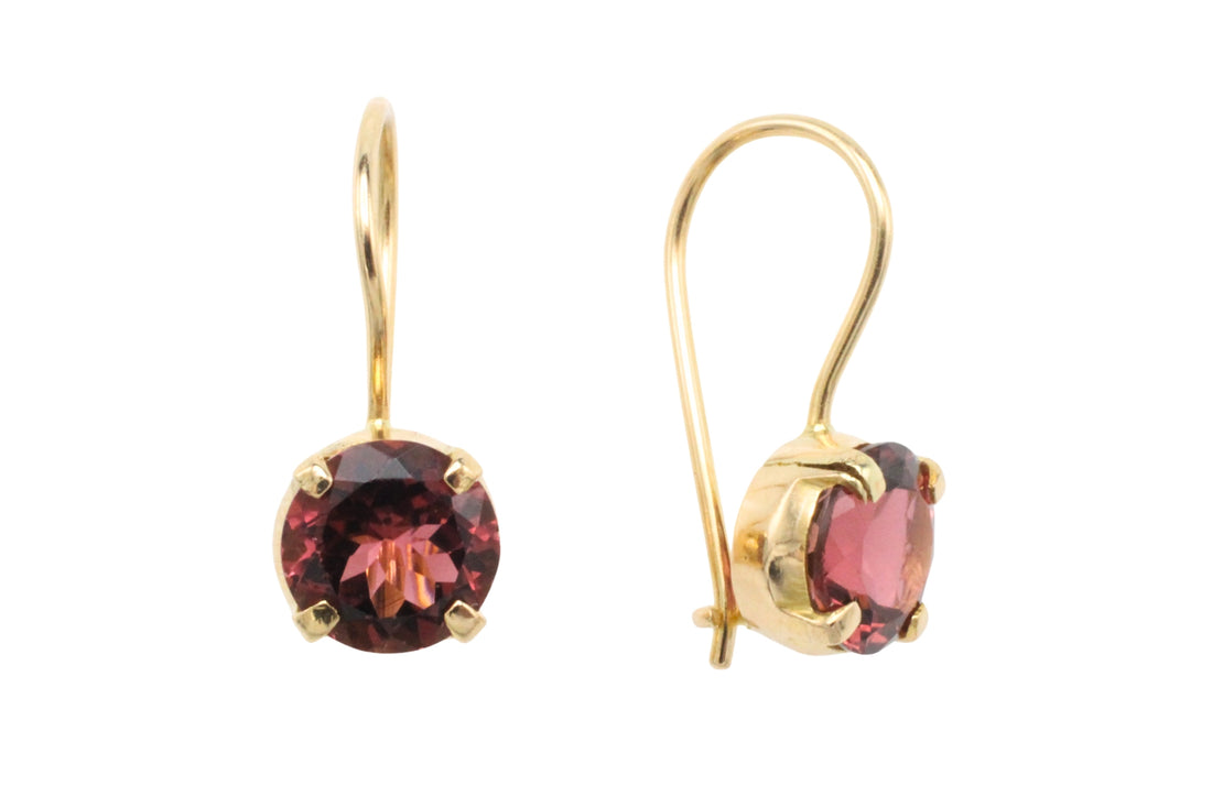 Garnet earrings in 14 carat gold