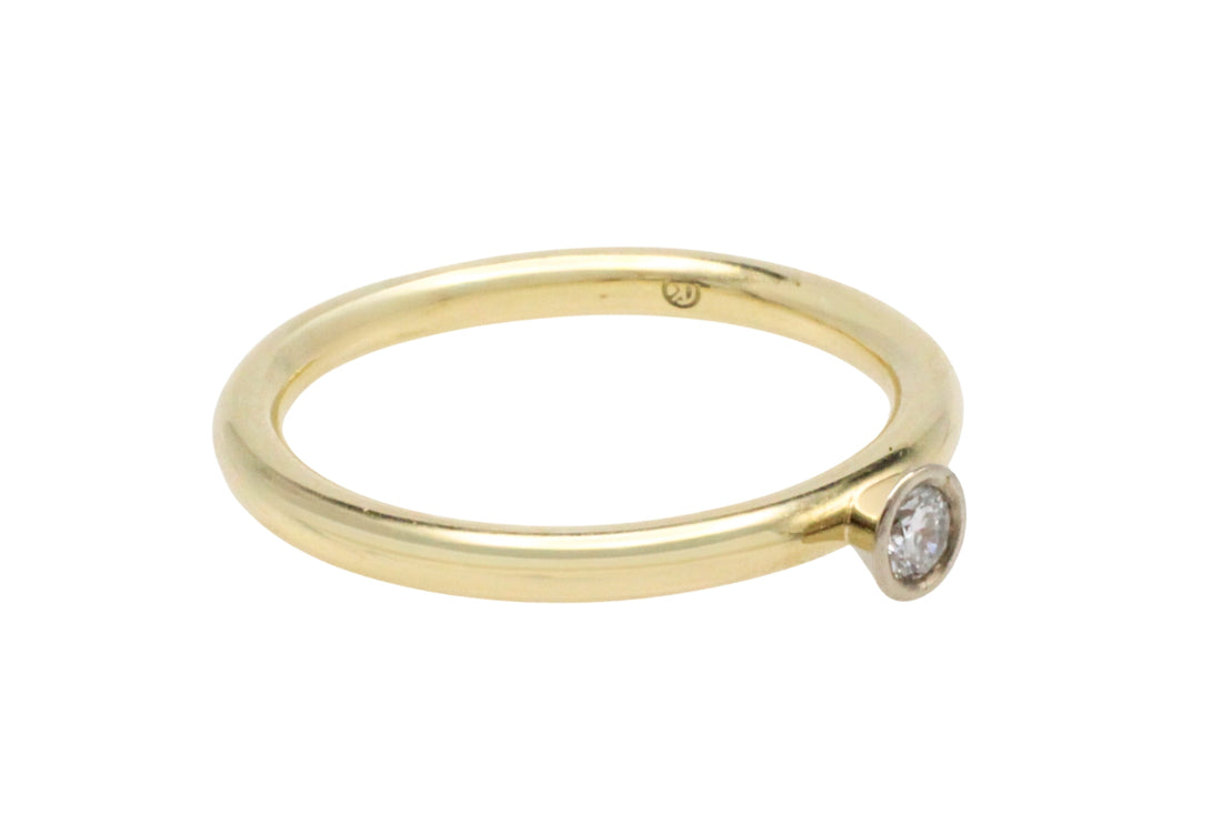 Diamond solitaire ring in 14 carat gold