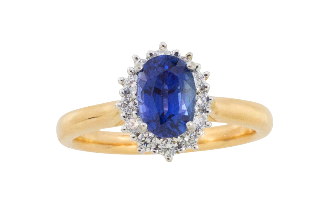 Saffier en diamanten cluster ring van 18 karaat goud