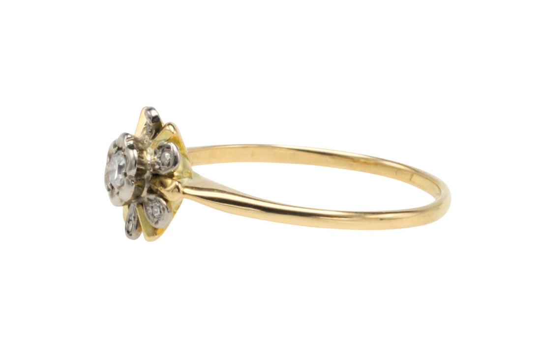 Vintage diamond cluster ring in 18 carat gold