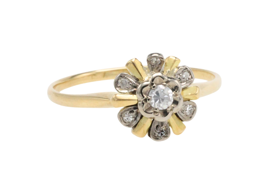 Vintage diamond cluster ring in 18 carat gold