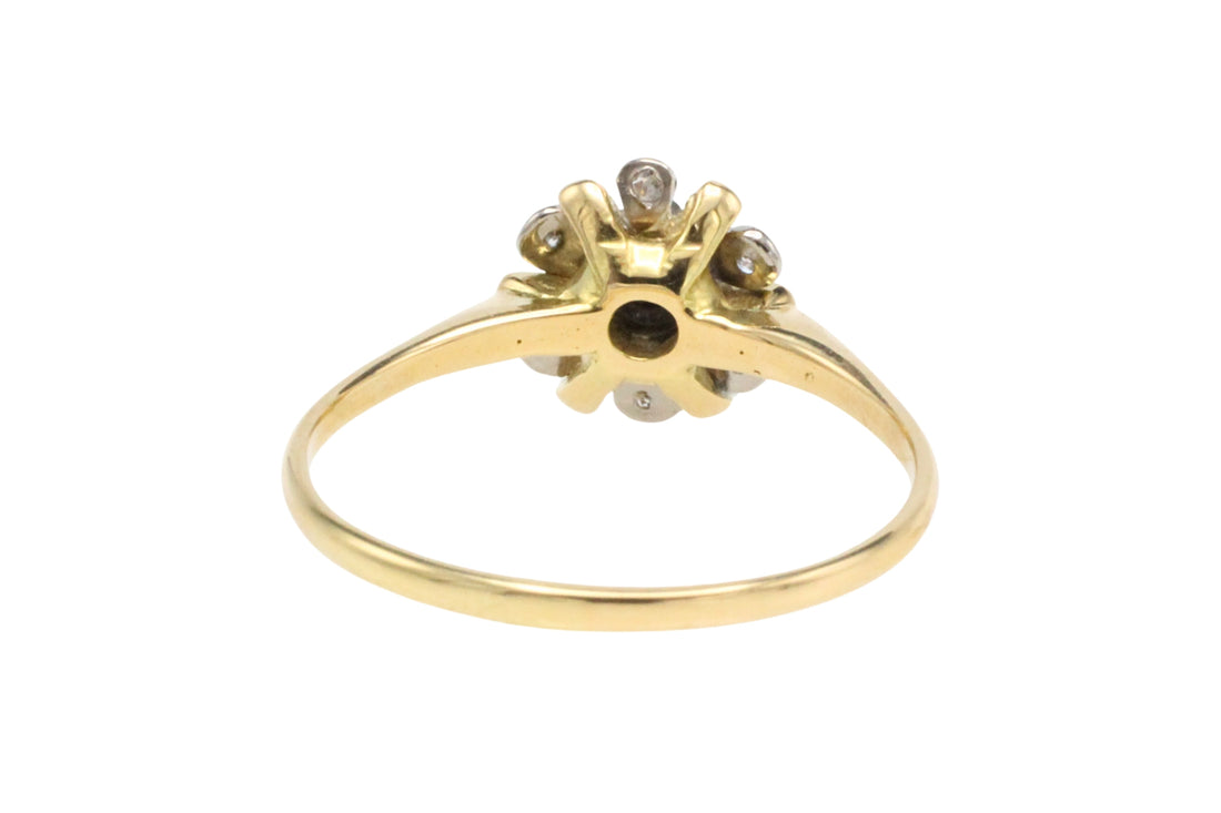 Vintage diamond cluster ring in 18 carat gold