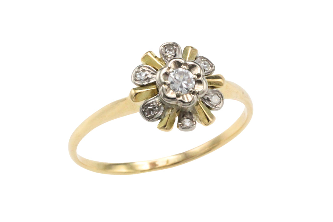 Vintage diamond cluster ring in 18 carat gold