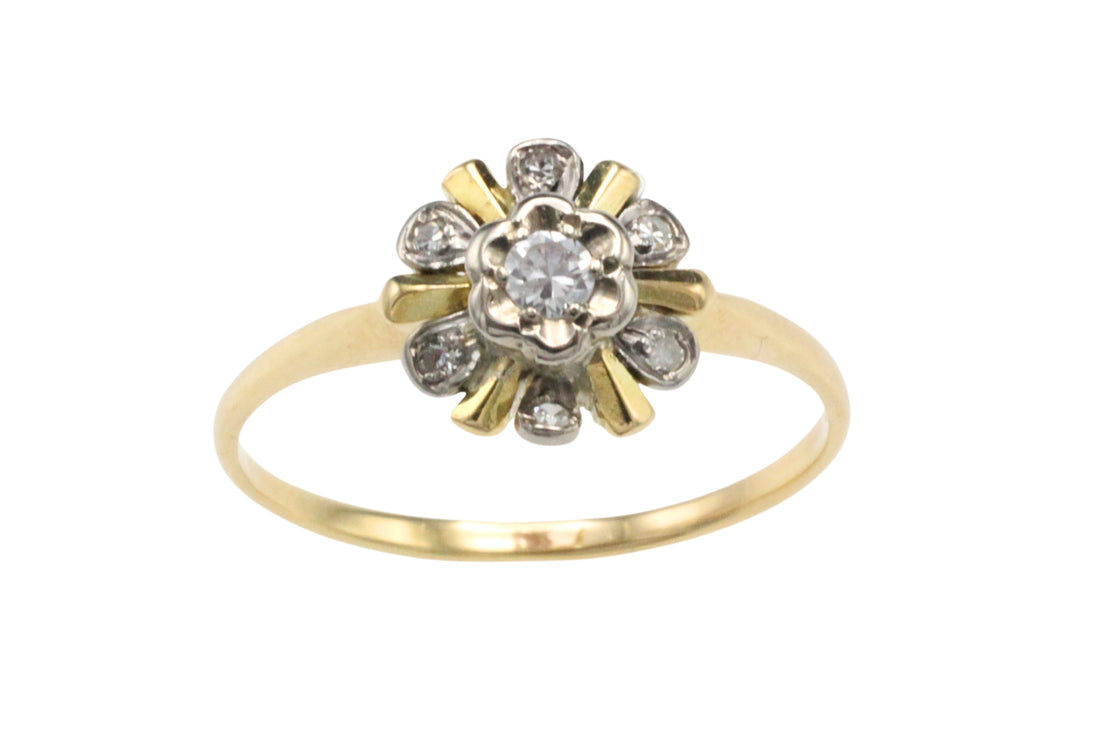 Vintage diamond cluster ring in 18 carat gold