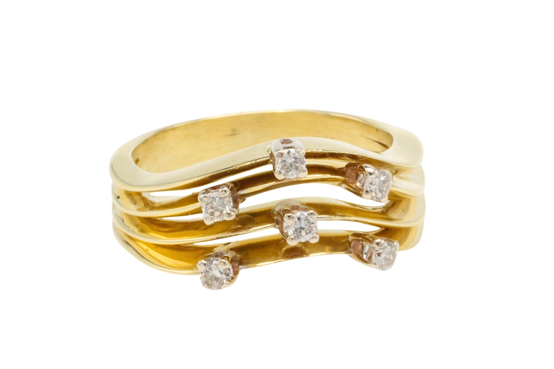 Vintage 18 carat gold ring with diamonds