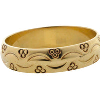 Vintage 18 carat wedding band with motif