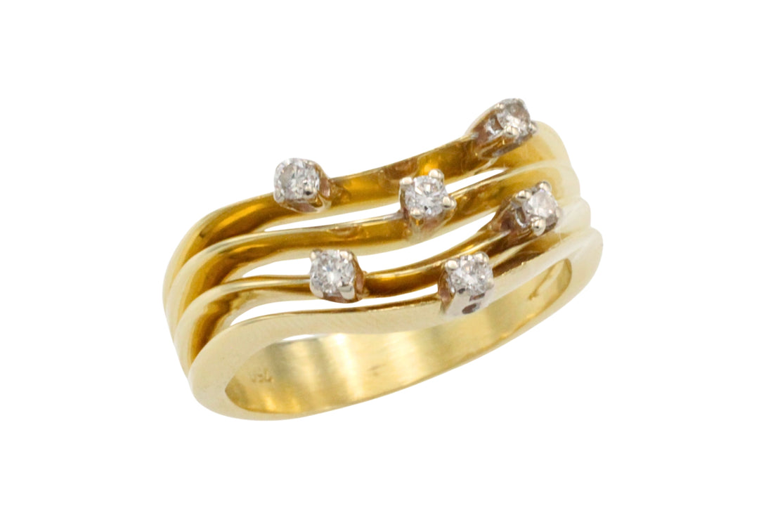 Vintage 18 carat gold ring with diamonds
