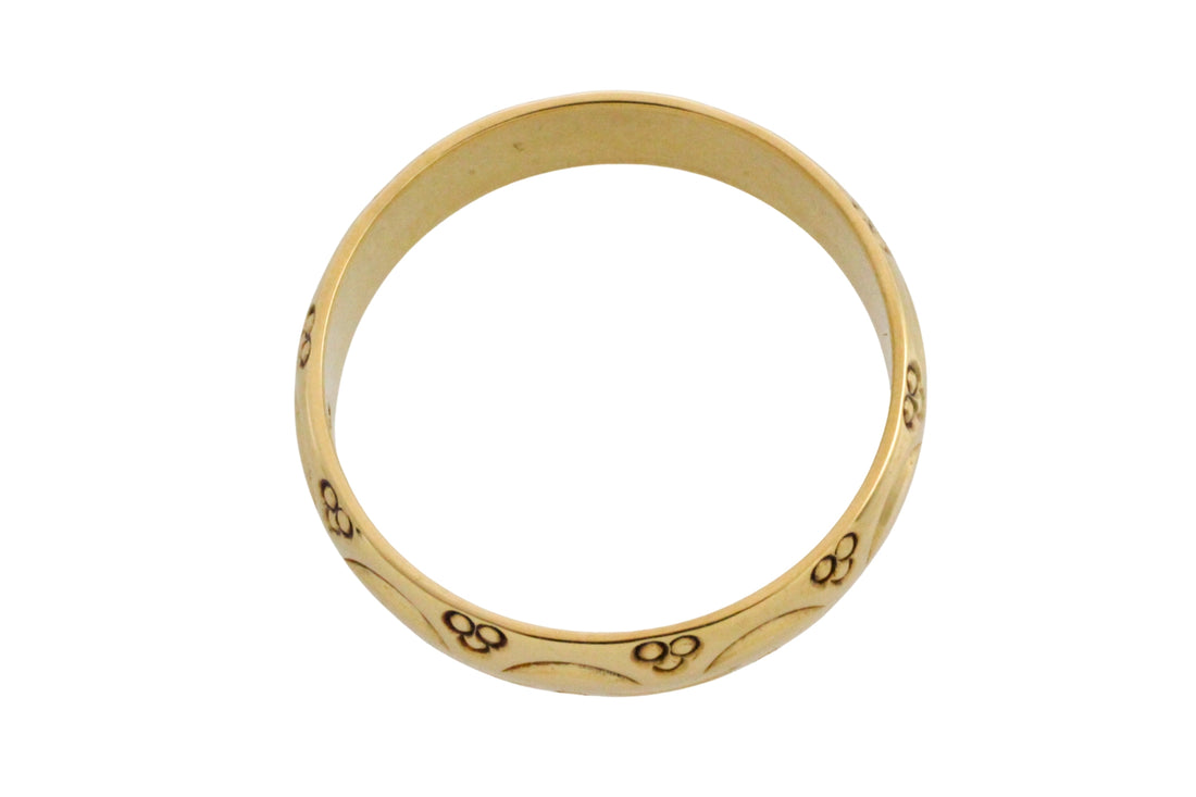 Vintage 18 carat wedding band with motif