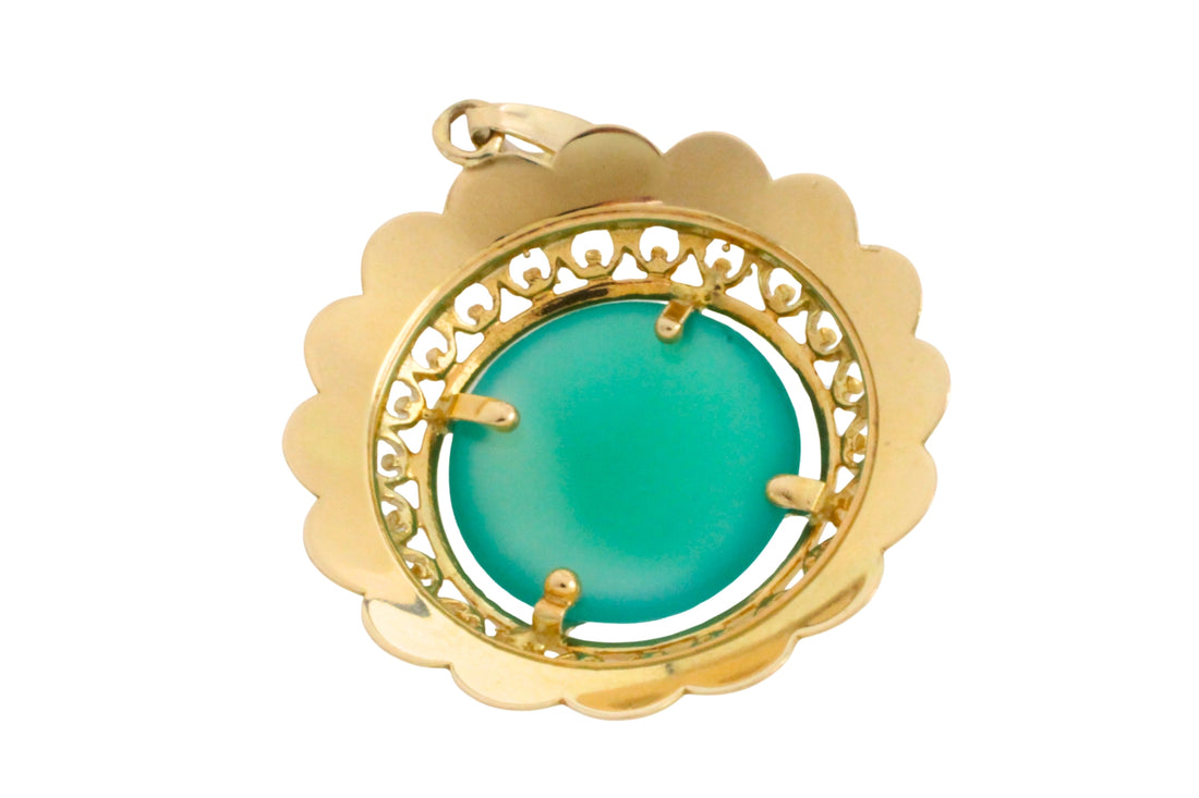Chrysoprase pendant in 14 carat gold