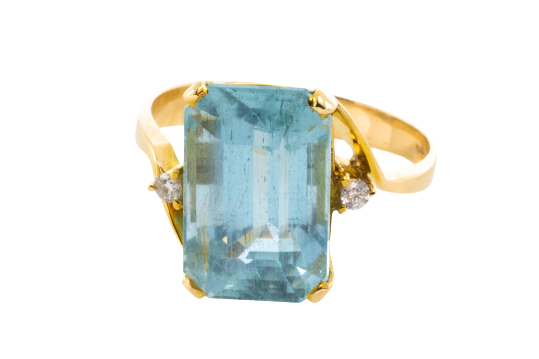 Aquamarine and diamond ring in 14 carat gold-Vintage Rings-The Antique Ring Shop