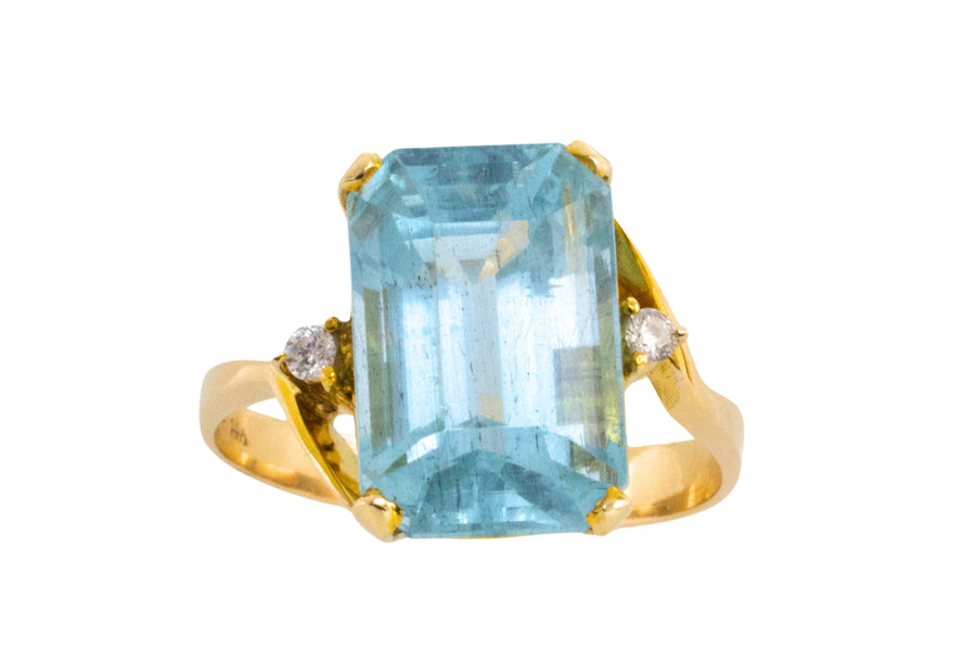 Aquamarine and diamond ring in 14 carat gold-Vintage Rings-The Antique Ring Shop