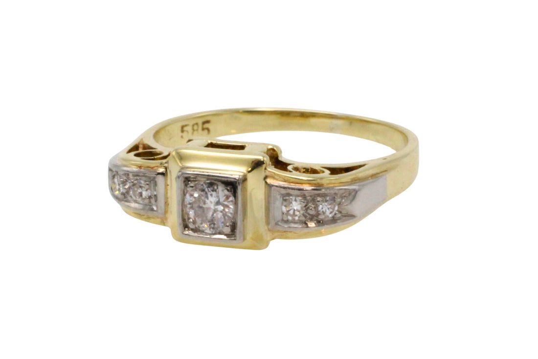 Vintage diamond ring in 14 carat gold