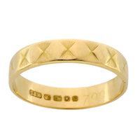 Vintage 18 carat gold wedding band with motif