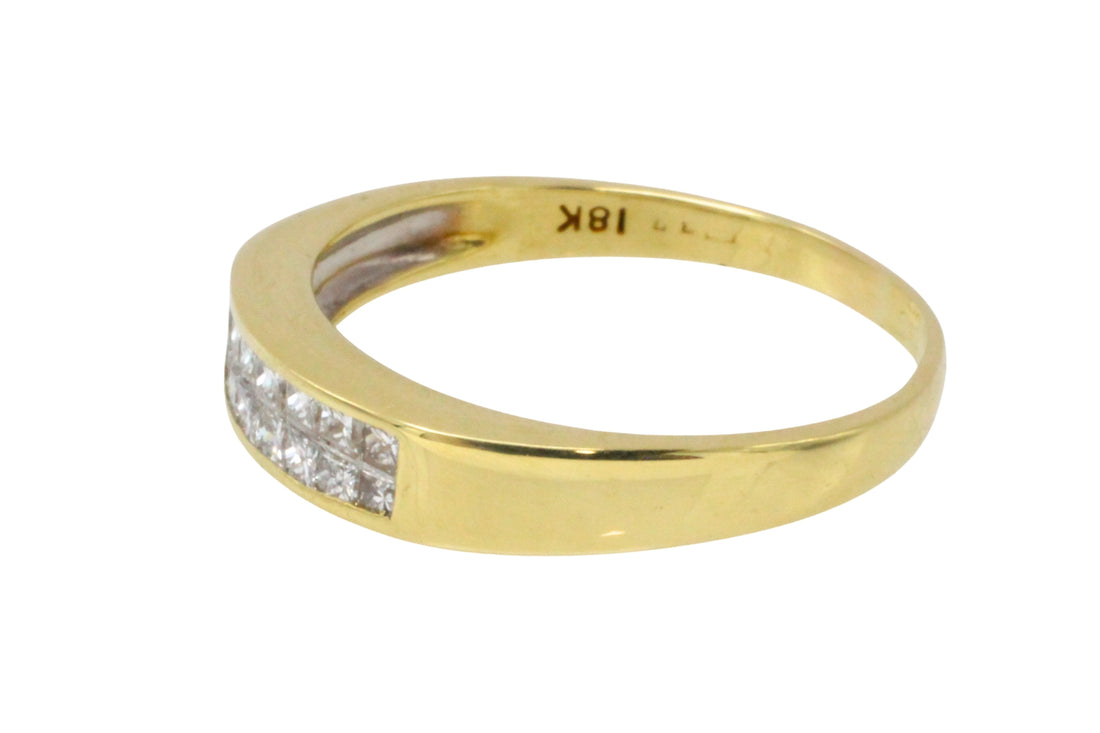 Princess cut diamond ring in 18 carat gold