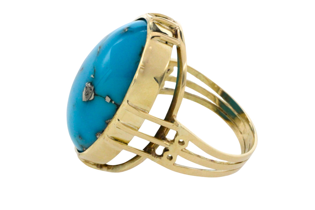 Cabochon turquoise ring in 14 carat gold
