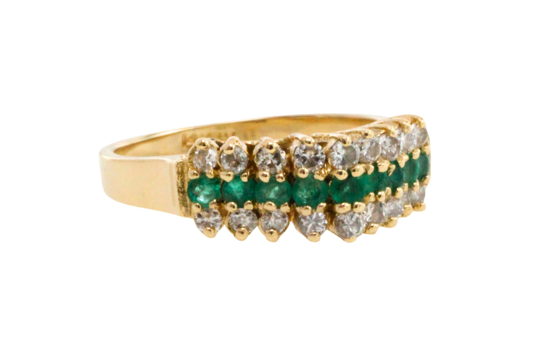 Emerld and diamond ring in 14 carat gold
