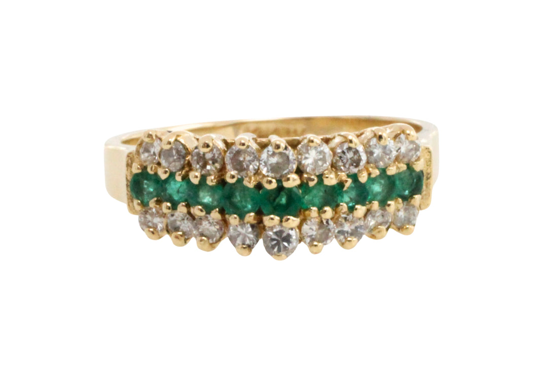 Emerld and diamond ring in 14 carat gold