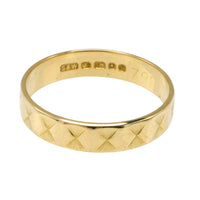 Vintage 18 carat gold wedding band with motif