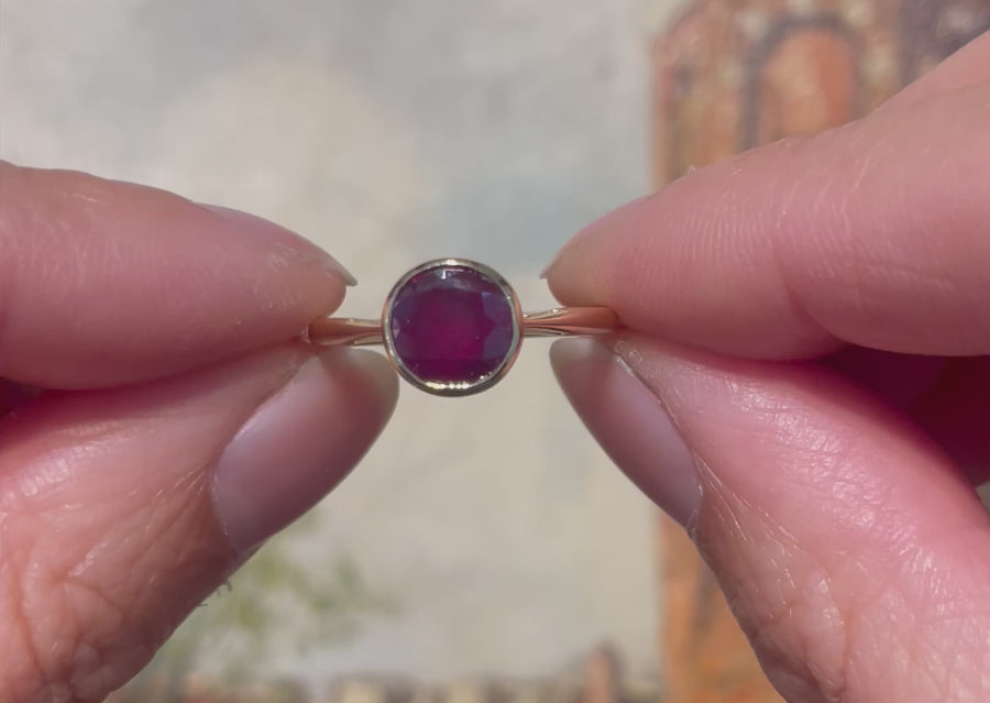 18 karaat gouden solitair ring met robijn