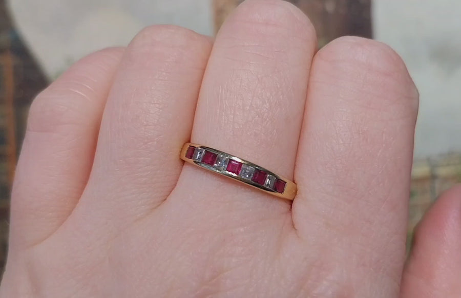 18-karaats gouden ring met prinsesgeslepen robijn en diamant