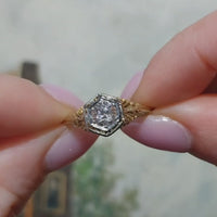 Vintage geel en witgouden ring met wit saffier