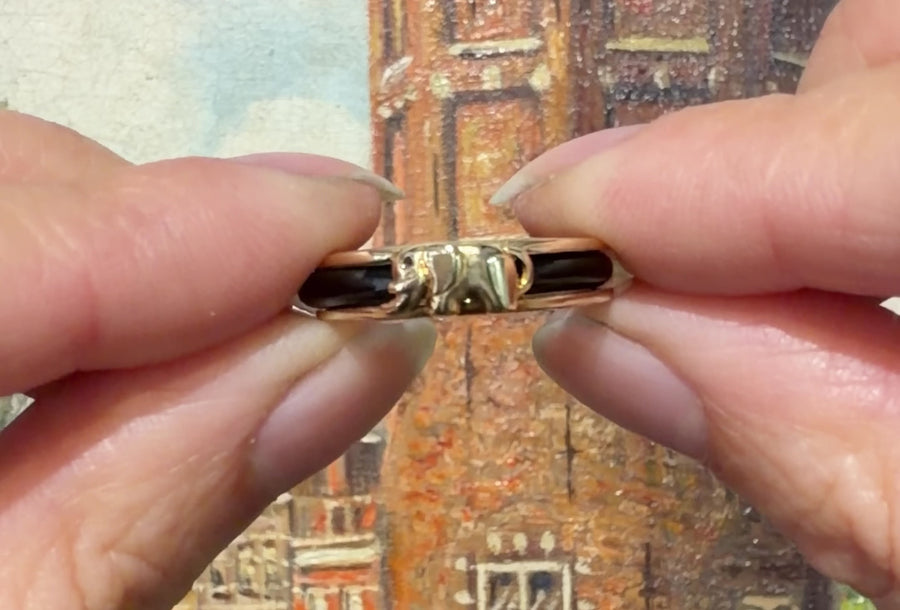 Onyx elephant ring in 14 carat gold